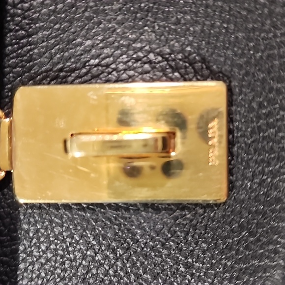 PRADA - Picture 3 of 5